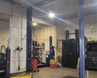 Industrial Challenger SA10 10,000 lb 2-Post Automotive Lift