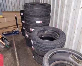 Large Lot of Used 20/22in Tires - 15 Tires Total!