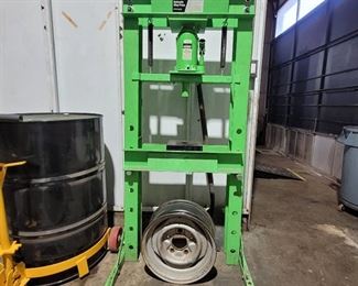 OEM Hydraulic Shop Press W/ a 20 Ton Jack 24810