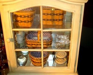 Small display cabinet. Can be hung on a wall.
