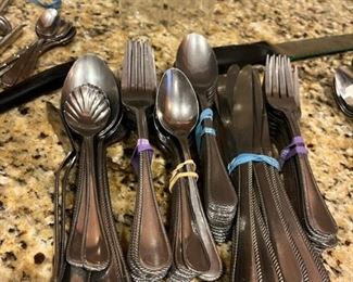 90 pc Rope Pattern Flatware with Serving Pieces