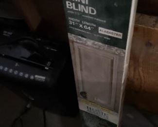 Home Accents Premium Room Darkening Alabaster Vinyl Mini Blind New In Box 31" x 64"H