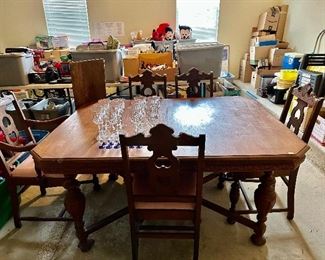 WOOD DINING TABLE W/5 CHAIRS