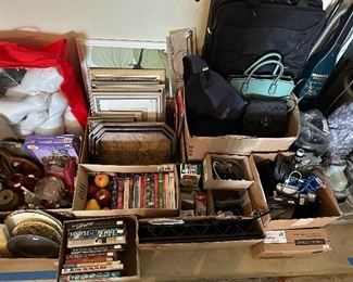 WALL ART, BOOKS, KNICKKNACKS