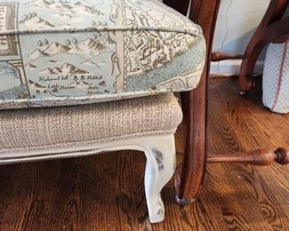 French Provincial Settee Details