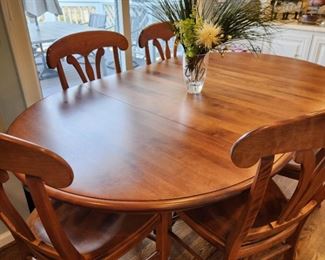 Nichols and Stone Dining Table and 6 Chairs