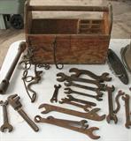 OLD ANTIQUE TOOLS AND PRIMITIVE TOOL BOX