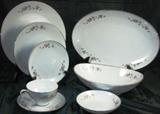 Noriitake "Bellemead": dinner Plates (8), Salad Plates(8), B&B Plates (8), Dessert Bowls (8), Cup & Saucers (6) & Saucers only (2)
Serving Pieces: Platter & Oval Vegetable Bowl