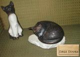 Maigon Daga Cat Figurines