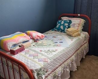 Twin Bed/Metal Frame