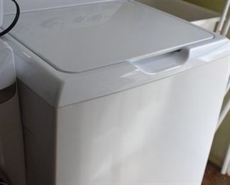 GE z(Like New!) Top Loading Washer, Deep Fill with "h.e." turbo
