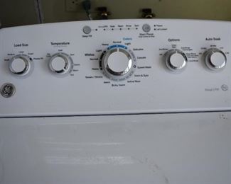 G.E. (like New!) Top Loading Washing Machine with very large capacity tub! Model GTW460ASJ4WW with serial number FG171820G. Beautiful Condition!