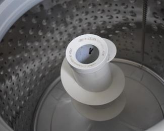 G.E. (like New!) Top Loading Washing Machine with very large capacity tub! Model GTW460ASJ4WW with serial number FG171820G. Beautiful Condition!