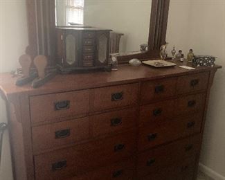Dresser w/mirror