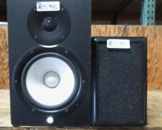 LOT OF 2 SPEAKERS INCLUDING GALAXY AUDIO HOTSPOT, YAMAHA HS8 POWERED SPEAKER