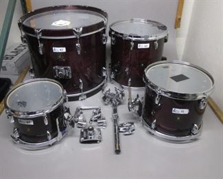 4 PIECE GRETCH DRUM KIT WITH HARDWARE IN CASES