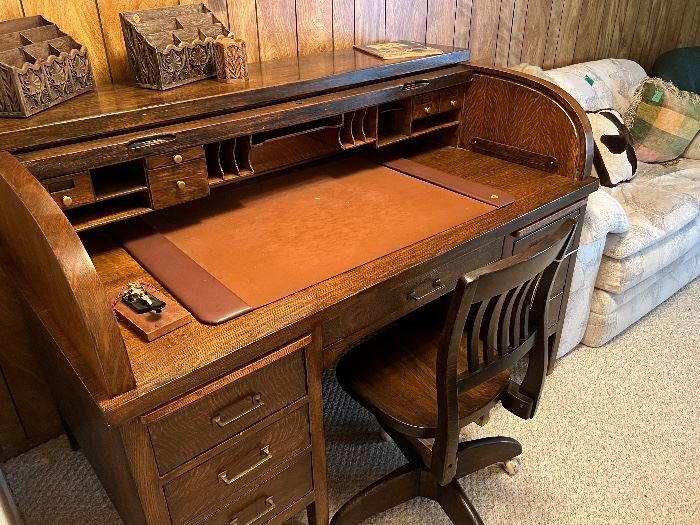 Early 1900's C Curve Roll Top Bankers Desk. Very Beautiful!!