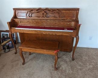 $1,750 Yamaha piano For sale by owner firm not discounted. taking offers.