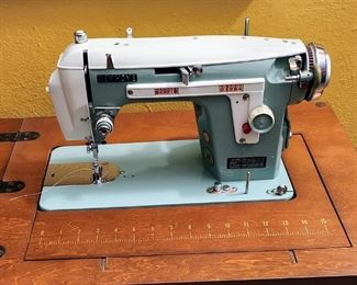 Sewing Machine w/Table