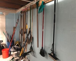 Garage
Garden and lawn tools