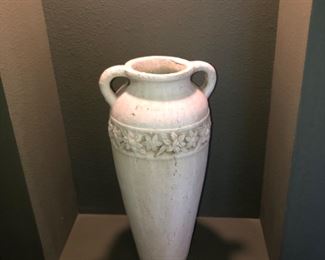 Main Level/Sunroom
Large urn