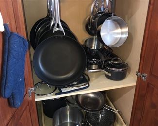 Main Level/Kitchen
Pots and pans