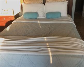 Main Level 
Queen bed 