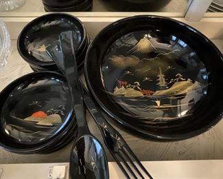 Perfect Condition 9pc Set 
Black Lacquer Salad Bowl Set 
1 Large bowl + 6 small bowls + 2 Serving 