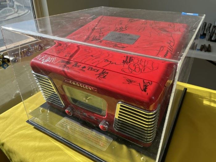 1/19 AMAZING FINDS,SIGNED MEMORABILIA,TOOLS,ESTATE... starts on 1/12/2023