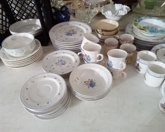 Dishware Set