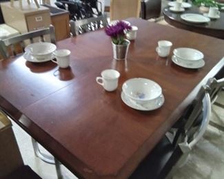 High rise Dining table with Leaves and 6 metal based Chairs/Stools
