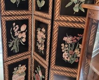 Oriental Floral Wall / Dressing Sheld
