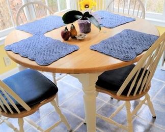 Cute round kitchen dining table and five chairs