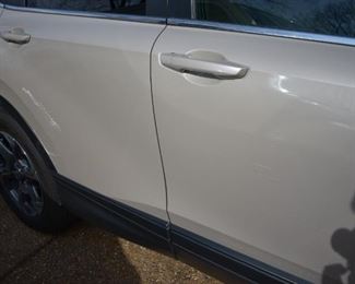 2018 Honda CR-V
VIN: 2HKRW1H86JH518589
The beginning offer is $25,000 this is less than the CarMax or CarVana offers). Pictured here you will see some slight scraping on  the rear passenger door where the owner lightly scraped the side of his garage door while backing out. This is a one owner car with clean title. It is in Awesome Condition!!! To make an offer and/or find out how offers will work, please call.
