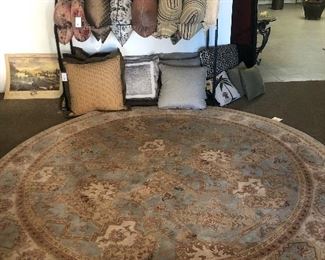9' round hand knotted 100% wool rug with pad 