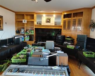 My Personal Estate Sale LLC - ELECTRONCIS ROOM