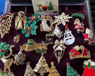 Christmas jewelry; brooches, earrings