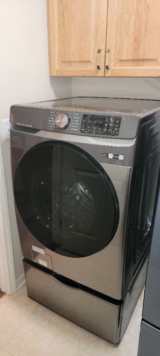 Samsung Washer with pedestal (less than 5 months old!)