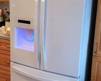 Kenmore refrigerator (freezer on bottom)