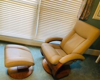 Mac motion chair and ottoman 