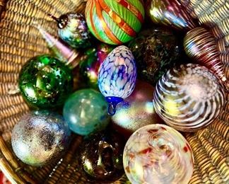 Love the art glass balls.  Just beautiful!