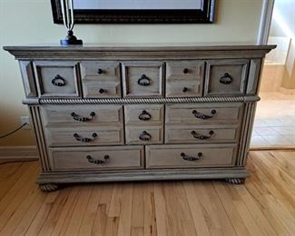 American Drew 10-Drawer Dresser