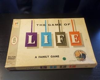 Game of Life Milton Bradley Vintage - Complete