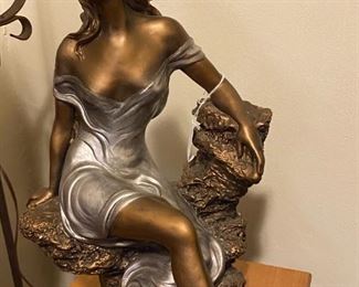 Large sculpture of beautiful woman