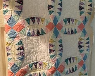 Double wedding ring quilt