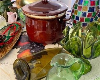 Mc Coy brown drip bean pot