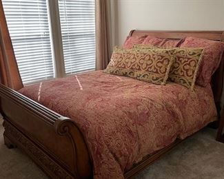 Queen sleigh bed