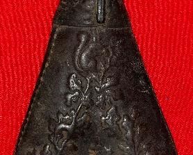 ANTIQUE LEATHER SHOT FLASK / POUCH WITH EMBOSSED DEER 