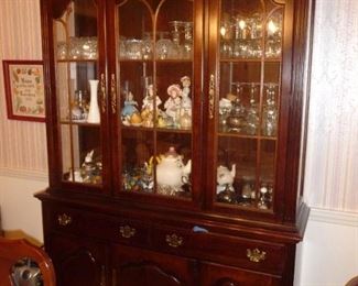 Dinning room  hutch 