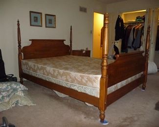 Four poster bed / bedding 